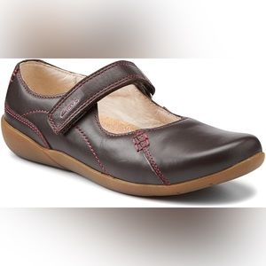 NWT Clarks Genius Love Brown Leather Girls Mary Jane Flats 62470